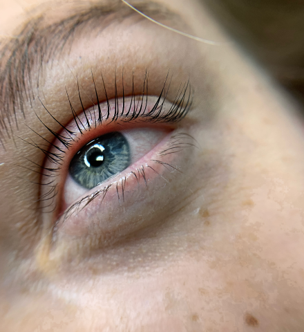 Lash lifting