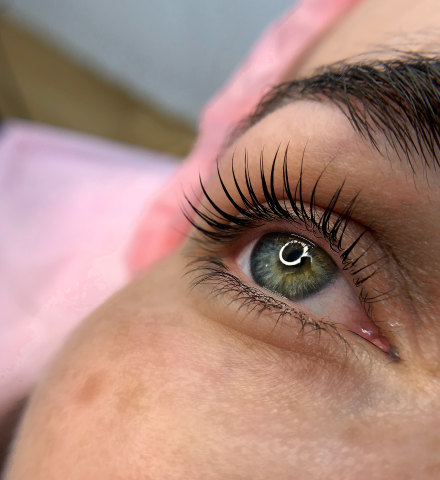 Lash lifting